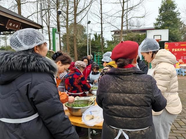 寿安镇百花社区罗家院子闹元宵共治互助邻里亲——共治行动(图1)