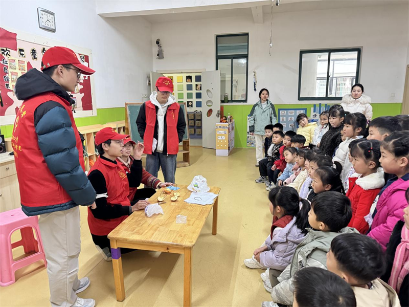 东华理工大学开展技术惠民雷锋志愿行动(图1)