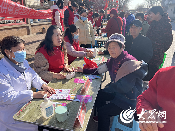 垦利区胜坨镇：便民服务进社区 温情关怀暖人心(图3)