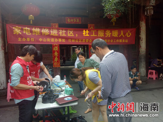 点亮小区楼道 守护百姓平安(图1)