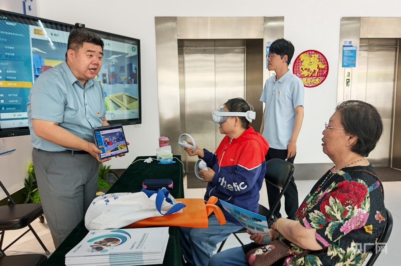 AR字幕眼镜进政府补贴目录重度轮椅使用者组队为他人免费修轮椅(图2)