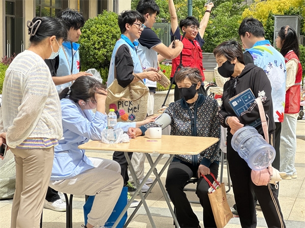 张店科苑街道：家电维修进社区志愿服务暖人心(图1)